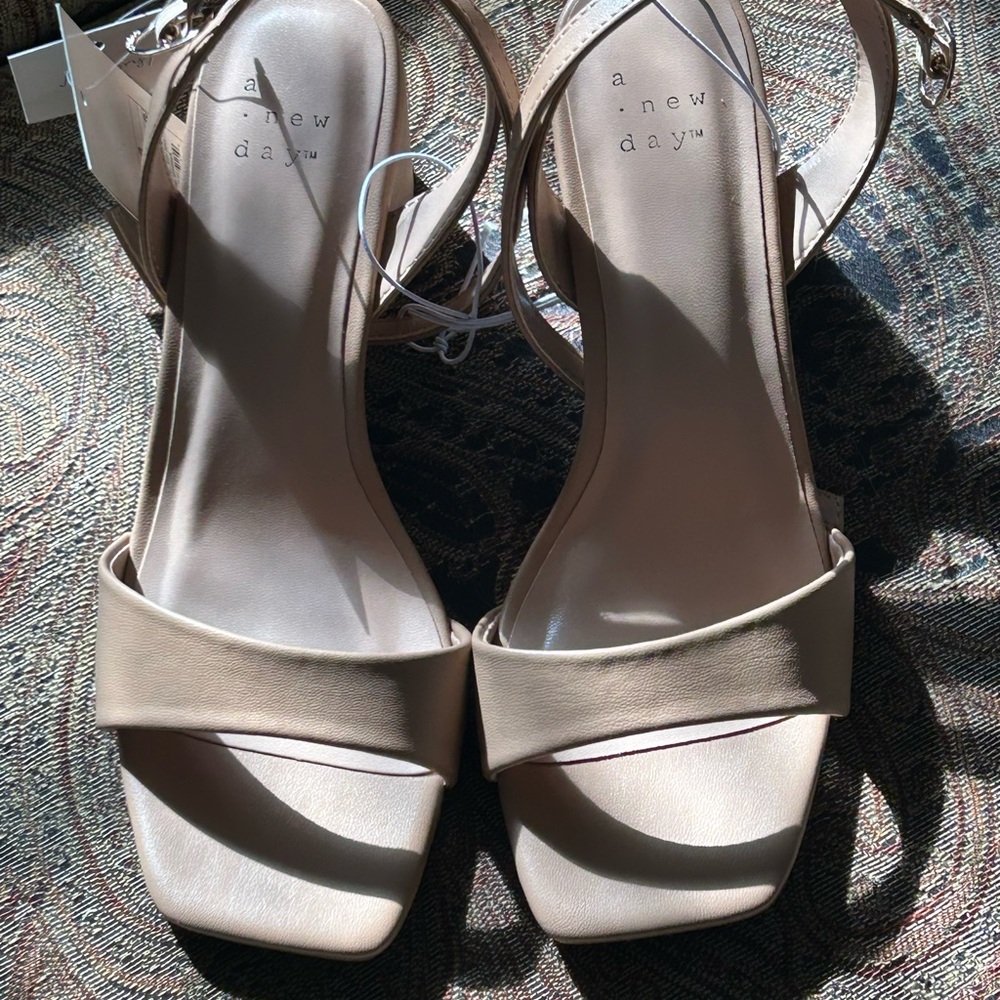 NWT New Day Sonora shoes Wom Sz 6 Tan open toe w strap, mem foam, Wedding, Proms - Picture 4 of 10
